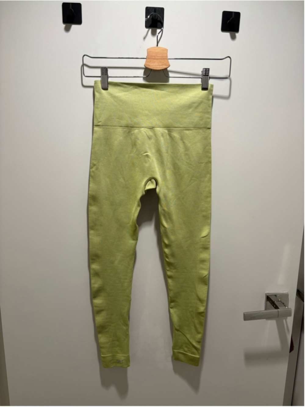 SET Active Lime Seamless High-Waist Leggings in Kiwi 🥝 - Picture 5 of 6